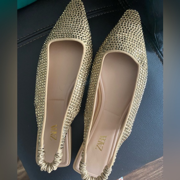 NWT. Zara Gold Sparkly Slingback Flats. Size 7.5 never worn - Picture 3 of 3